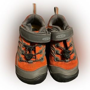 COPY - GUC size 9 Boys Keens